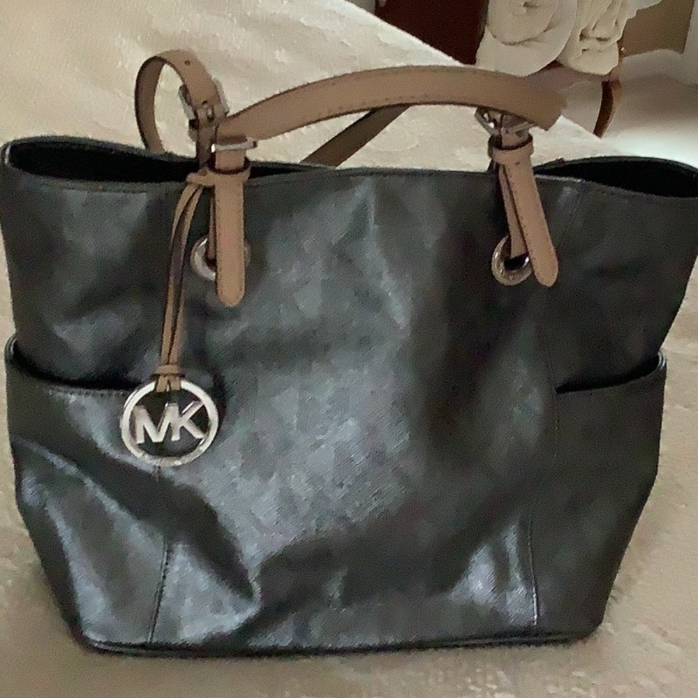 GORGEOUS Michael Kors Bag